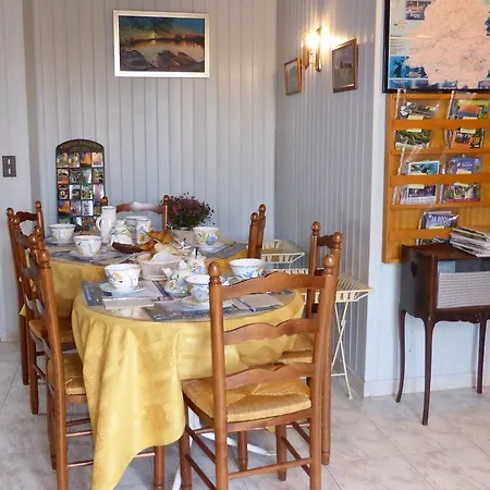 Chambres D'hotes La Ratonette Bed & Breakfast *